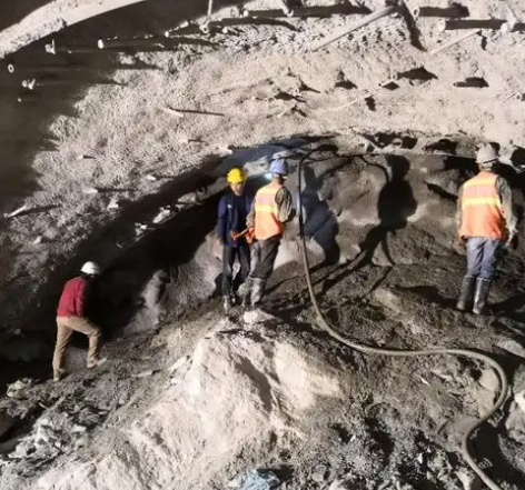 和平拱顶带模注浆料的施工流程及注意事项